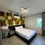 Lizbonia Hotel *