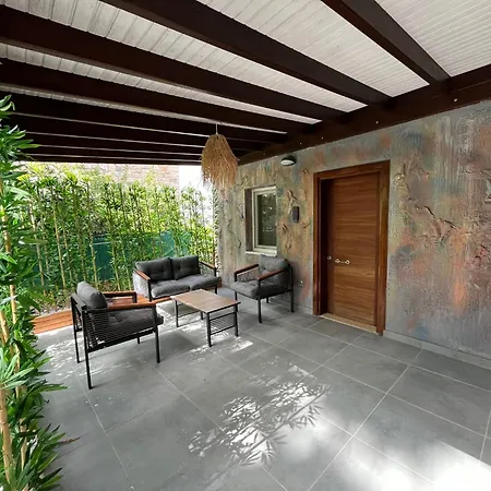 ホテル Lizbonia *